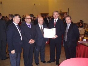 (od lewej) prof.J.Kiciński - Przewodniczący Rady Programowej BKEE, P.Łączny - Prezes Nadwiślańskiego Klastra Energii
Odnawialnej, prof.J.Mikielewicz - Dyrektor IMP PAN, prof.J.Gołaszewski - Prezes Zarządu BKEE, J.Hlousek - Prezes CBR ENERGA